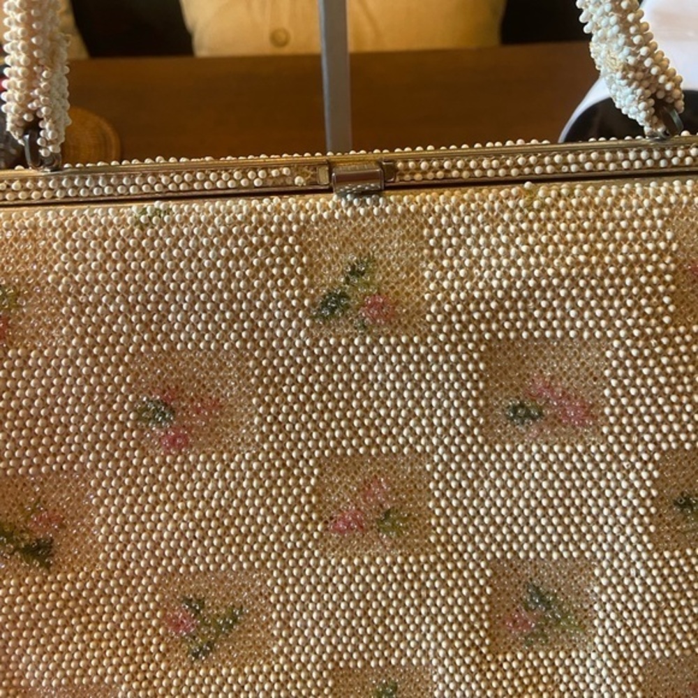 Vintage beaded snap handbag floral pattern with plenty of interior room - Picture 4 of 11